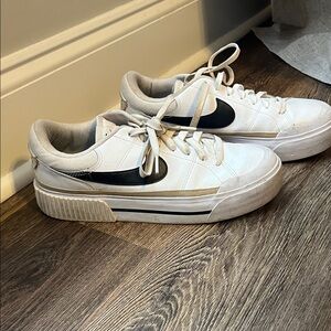 Nike White and Black Sneakers